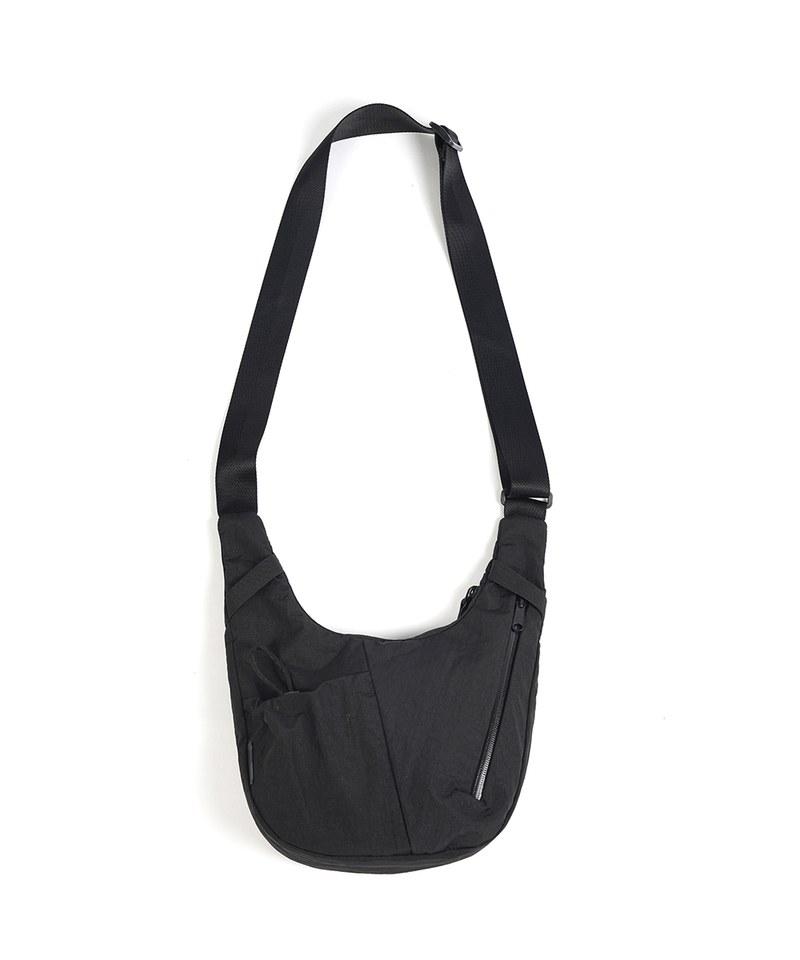 SSN9953 圓弧斜背包 M1 CROSSBODY BAG BLACK